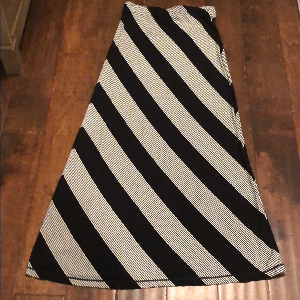 Max studio skirt